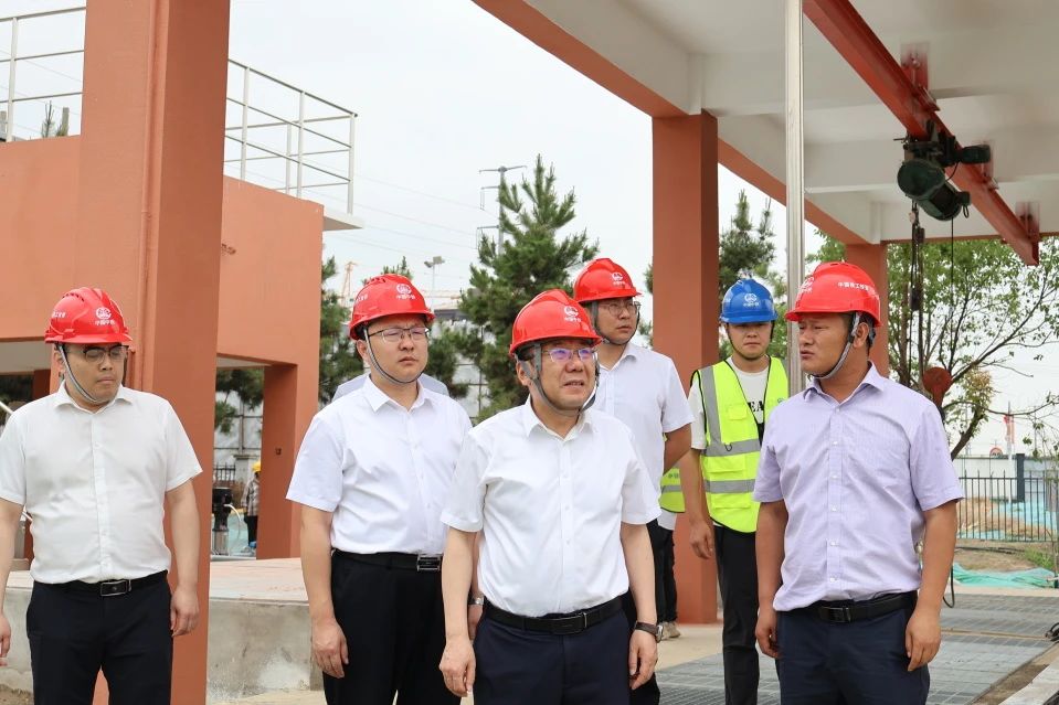 公司黨委書記、董事長李明華一行到姜堰項目、成都區(qū)域項目檢查指導(dǎo)工作.jpg