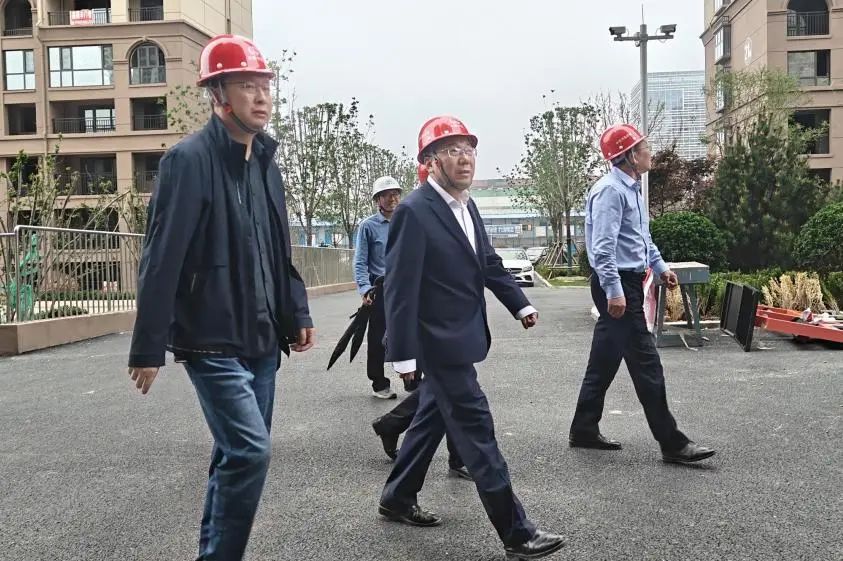 公司黨委書記、董事長李明華一行到煙臺項目、濰坊項目檢查指導(dǎo)工作.jpg